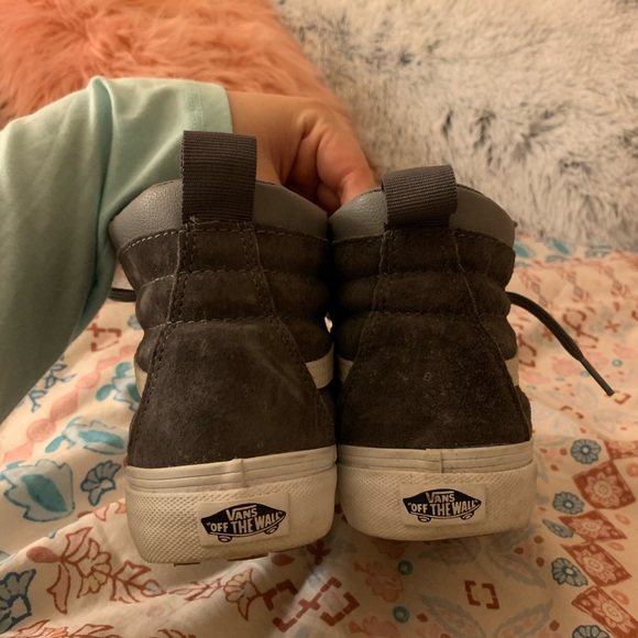 Sk8 Vans in Rabbit/Frost Gray (Sherpa Interior) - Picture 4 of 6